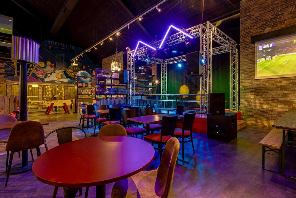 Salle animée du Brewklyn à Rennes